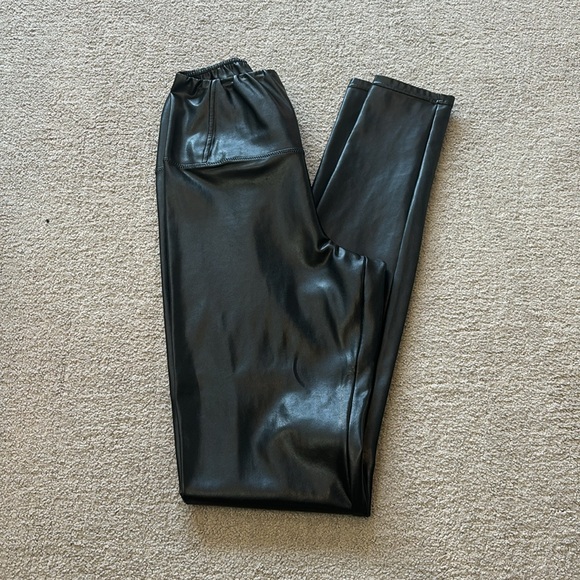 Wilfred Free black Daria Leggings.  Full length. - Picture 4 of 12